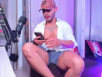 Ashtonscott Chaturbate stream image from January 13, 2025