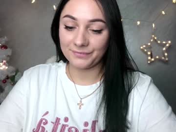 Emelyblum Chaturbate stream image from January 14, 2025