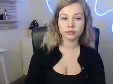 Holly_Bb95 Chaturbate stream image from January 14, 2025