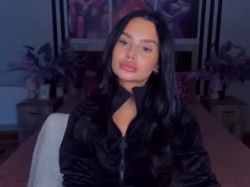 Adelinasmart Chaturbate stream image from January 14, 2025