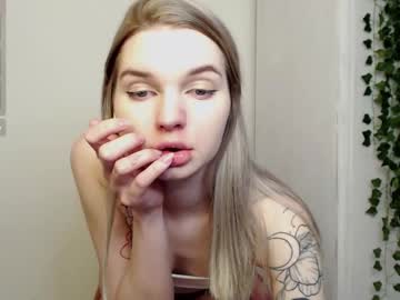Lounahyan Chaturbate stream image from January 14, 2025