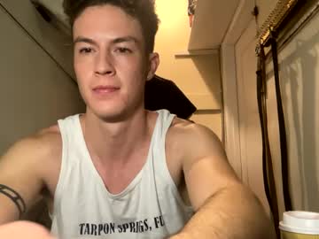 Chrisinthecloset Chaturbate stream image from January 14, 2025