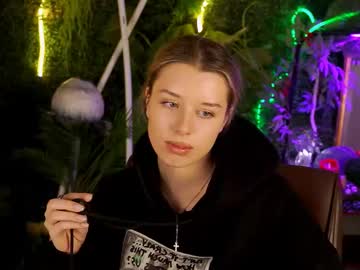 Kellybims Chaturbate stream image from January 14, 2025