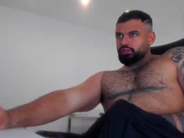 Latinwolfbi Chaturbate stream image from January 14, 2025