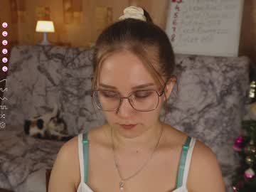 Emmatiny Chaturbate stream image from January 14, 2025