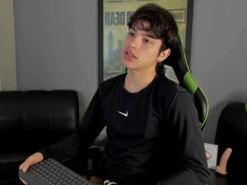 Axelraven Chaturbate stream image from January 14, 2025