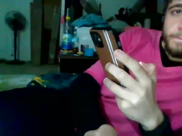 C2cv33x Chaturbate stream image from January 14, 2025