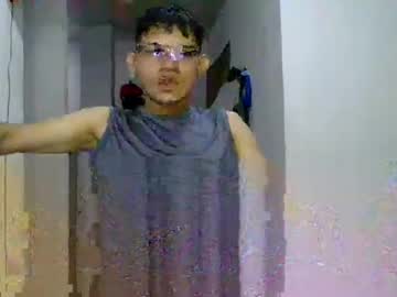 Adrian018_ Chaturbate stream image from January 14, 2025