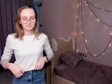 Silvergoodie Chaturbate stream image from January 15, 2025