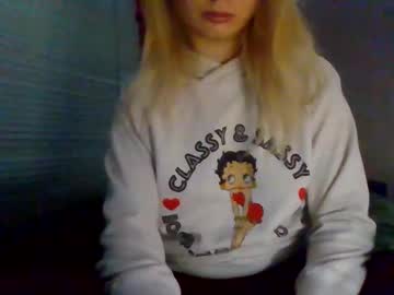 Snowbunnielove Chaturbate stream image from January 15, 2025