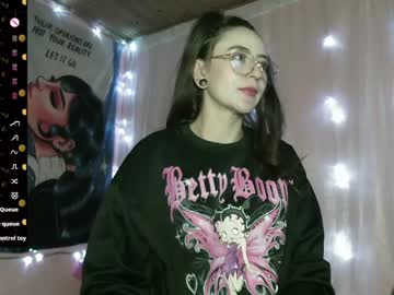 Venuzxx Chaturbate stream image from January 15, 2025