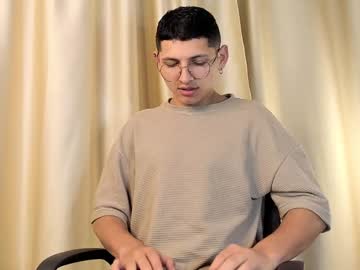 A_Lejandro_08 Chaturbate stream image from January 15, 2025