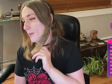 Luluv Chaturbate stream image from January 15, 2025
