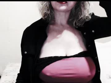 Naughtyykelly Chaturbate stream image from January 15, 2025