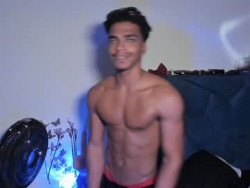Coreyglover Chaturbate stream image from January 15, 2025