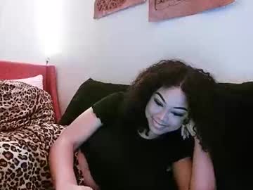Clichshay Chaturbate stream image from January 15, 2025