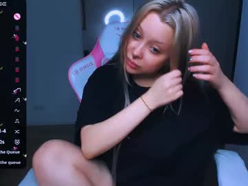 Monalauu Chaturbate stream image from January 15, 2025
