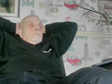 Fuckdog371666 Chaturbate stream image from January 15, 2025