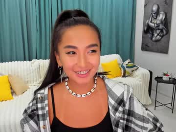 Worldofkim Chaturbate stream image from January 15, 2025