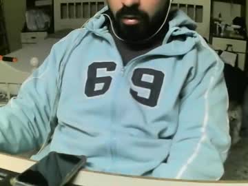 Hugeveiny Chaturbate stream image from January 15, 2025