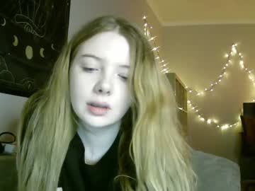 Lollylol11 Chaturbate stream image from January 15, 2025