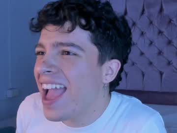 Shyclove Chaturbate stream image from January 15, 2025