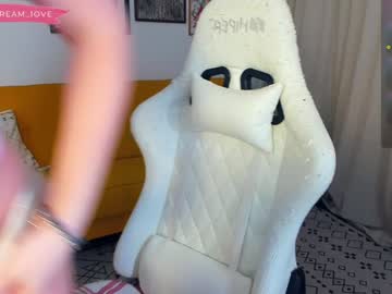 Elenalooove Chaturbate stream image from January 15, 2025