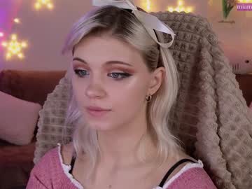 Moonlight_Mia Chaturbate stream image from January 15, 2025