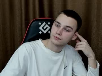 Robert10211 Chaturbate stream image from January 15, 2025