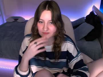 Yummypolly Chaturbate stream image from January 15, 2025