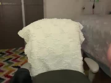Zombiemommmy Chaturbate stream image from January 15, 2025