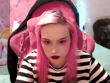 Pineapple_Dope Chaturbate stream image from January 15, 2025