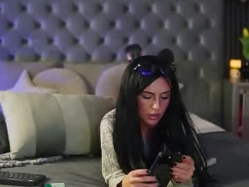 Amelynoir Chaturbate stream image from January 15, 2025