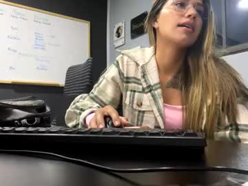 Girlpinkxx Chaturbate stream image from January 15, 2025
