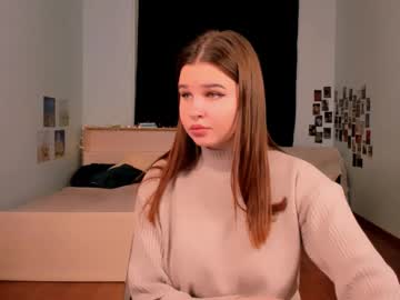 Yourlovelytinarichy Chaturbate stream image from January 16, 2025