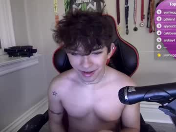 Chiwawatop Chaturbate stream image from January 16, 2025
