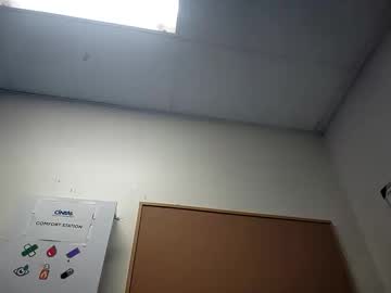 Creeeping_Death Chaturbate stream image from January 16, 2025