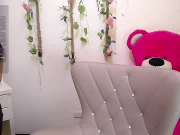 Carolmooore Chaturbate stream image from January 16, 2025