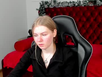 Stelladelacour Chaturbate stream image from January 16, 2025