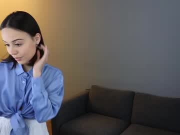Poppypaws Chaturbate stream image from January 16, 2025