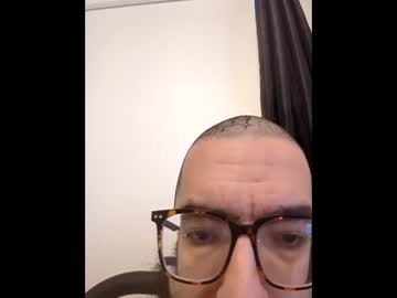 Alexlovesbigtits Chaturbate stream image from January 16, 2025