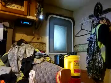 Brushsquach Chaturbate stream image from January 16, 2025