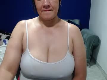 Ninimature Chaturbate stream image from January 16, 2025
