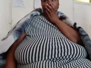 Tinagiant Chaturbate stream image from January 16, 2025