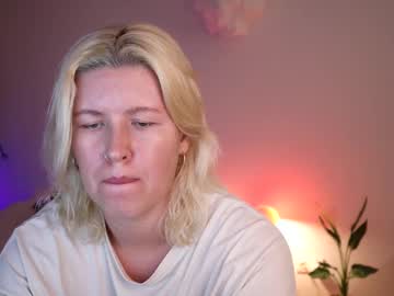 Amiamore Chaturbate stream image from January 16, 2025