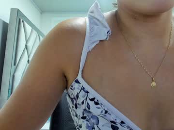 Littleabbie Chaturbate stream image from January 16, 2025
