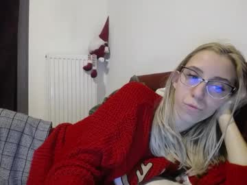 Barelylegalblondy Chaturbate stream image from January 16, 2025