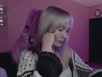 Crstl_Cstls_Glm Chaturbate stream image from January 16, 2025