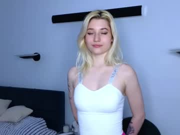 Cuteeflow Chaturbate stream image from January 16, 2025