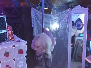 Halovalentine Chaturbate stream image from January 16, 2025
